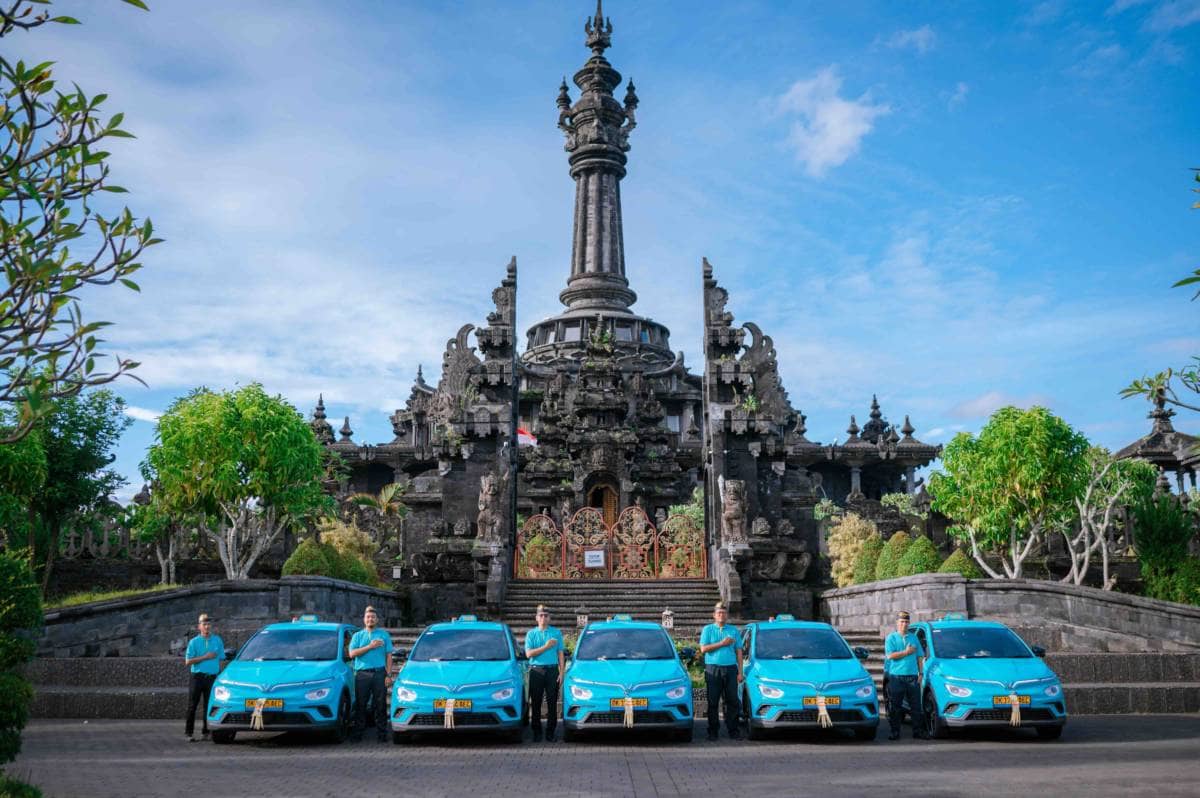 Green SM hợp tác cùng hãng taxi Komotra, ra mắt dịch vụ taxi thuần điện tại Bali.