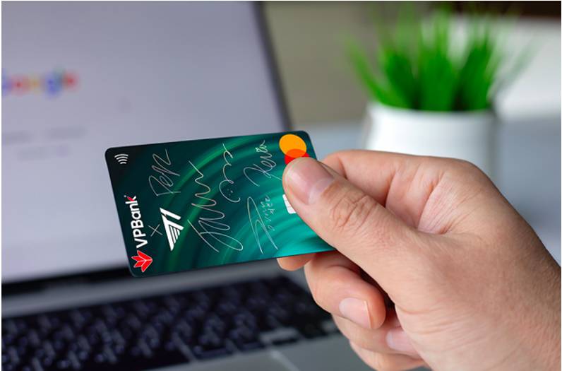 Sở hữu thẻ tín dụng phiên bản giới hạn T1 điều tuyệt vời với Game Thủ 