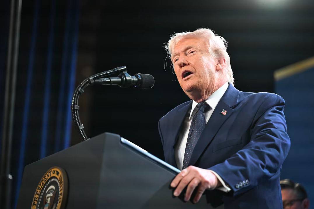 Trump nới lỏng trừng phạt dầu mỏ để hạ nhiệt giá năng lượng, dự báo chiến tranh Iran “sẽ kết thúc rất sớm”