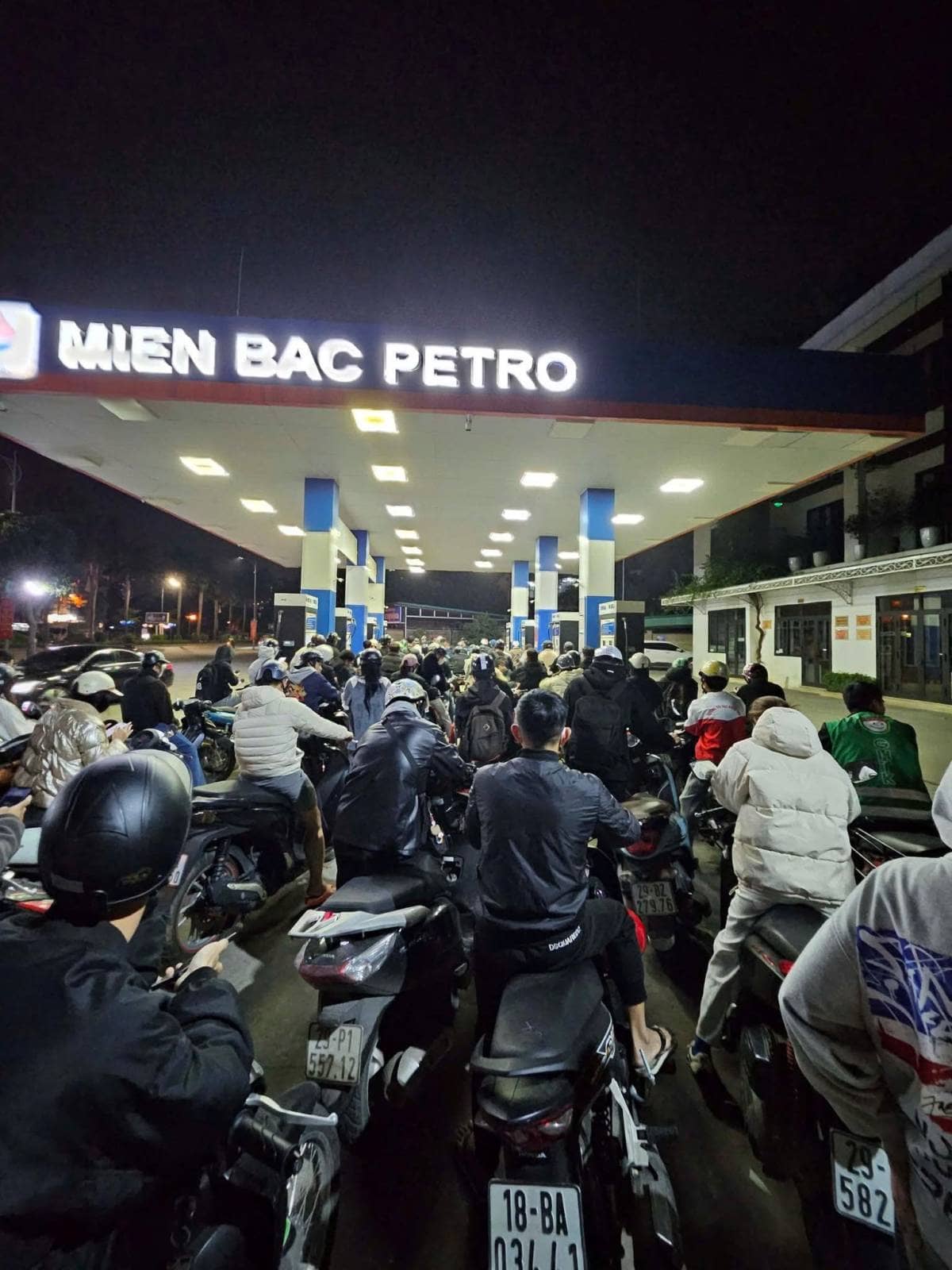 Phố Wall hồi phục mong manh giữa “tâm bão” Trung Đông: Giá dầu hạ nhiệt nhưng rủi ro vẫn chưa kết thúc