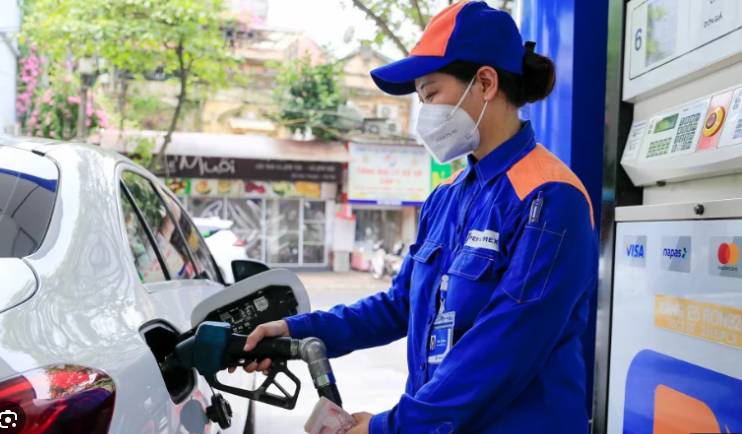 Quỹ Bình Ổn Xăng Dầu Cạn Kiệt: Áp Lực Lạm Phát Hay Cơ Hội Cho Nhóm Năng Lượng?