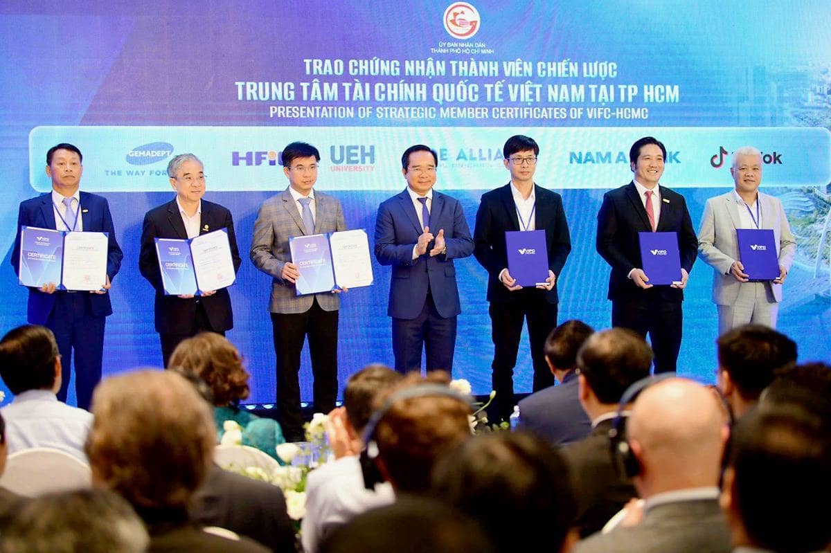 Trung tâm tài chính quốc tế Việt Nam: Cuộc đua nghìn tỷ đang bắt đầu - đi sau nhưng liệu có thể về trước?