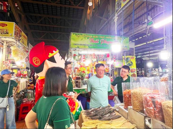 VPBank triển khai chuỗi hoạt động hỗ trợ hộ kinh doanh thích ứng cơ chế thuế mới 