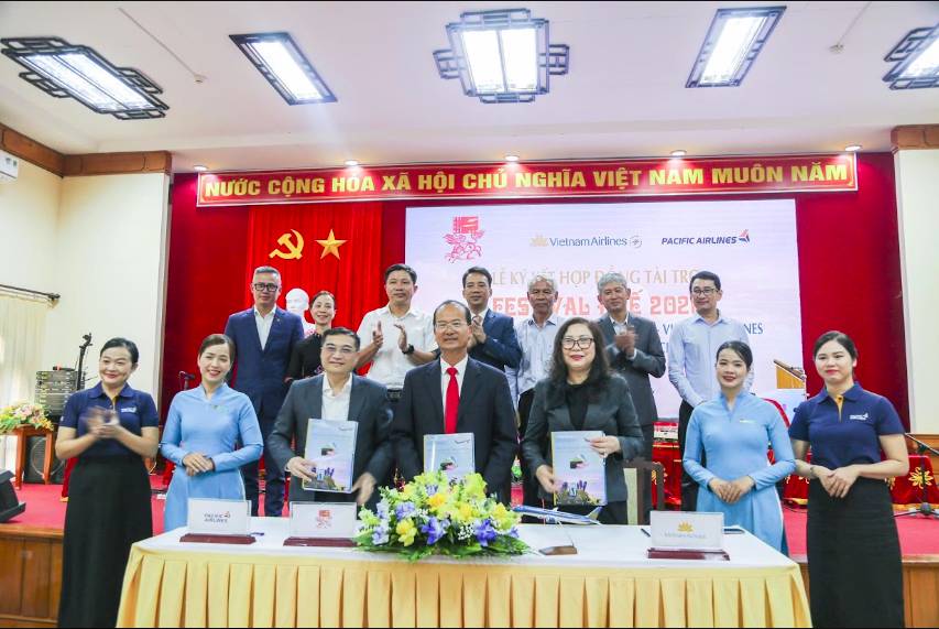 Vietnam Airlines và Pacific Airlines là “Nhà vận chuyển chính thức” của Festival Huế 2026