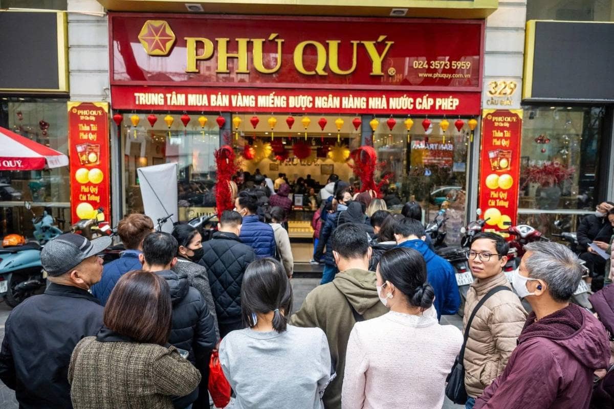 Bạc lao dốc gần 8%, có lúc thủng 65 USD/ounce – Điều gì đang gây áp lực lên kim loại quý?