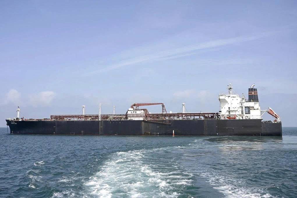 Eo biển Hormuz – “nút thắt cổ chai” của năng lượng toàn cầu đang khiến thị trường nín thở