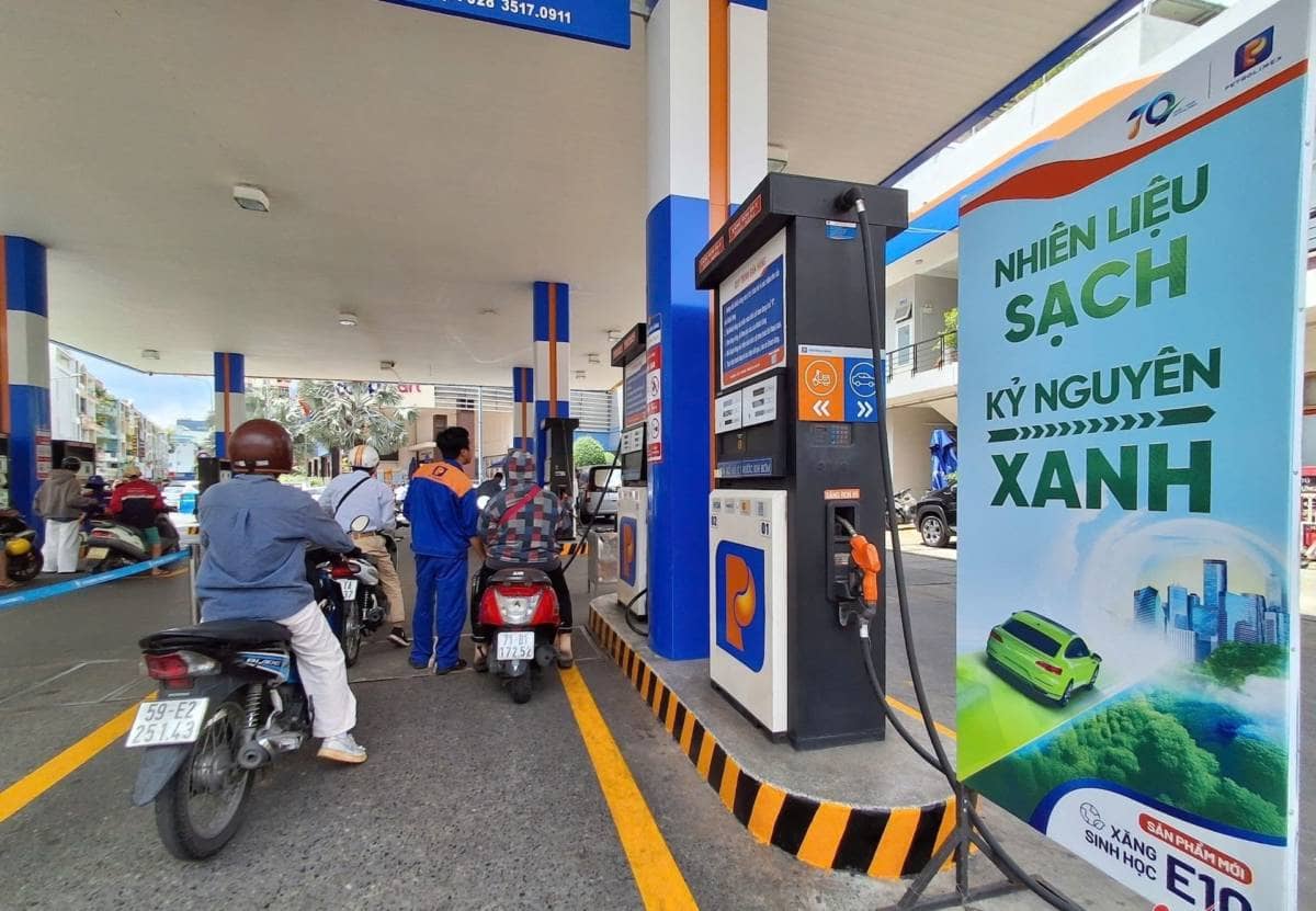 Xăng E10 dự kiến triển khai sớm từ tháng 4/2026: Người dùng xe cũ ghi nhận tín hiệu tích cực