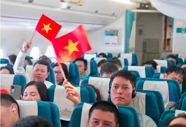 Vietnam Airlines thắp sáng tinh thần nhiệt huyết trên “Chuyến bay Thanh niên” 2026