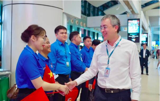 Vietnam Airlines thắp sáng tinh thần nhiệt huyết trên “Chuyến bay Thanh niên” 2026