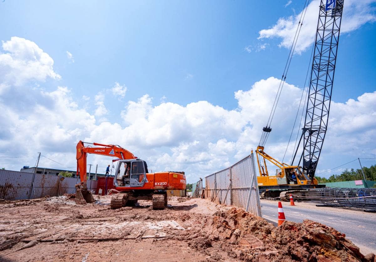 Tuyến đường 10 làn xe kết hợp tàu LRT tại Phú Quốc đang được Sun Group xây dựng thế nào?