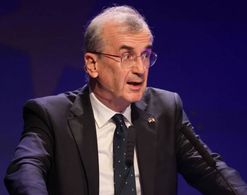 Ông Villeroy cho biết ECB sẵn sàng hành động, nhưng còn quá sớm để thảo luận về thời điểm tăng lãi suất