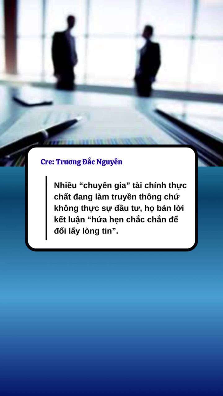 Nhiều “chuyên gia” tài chính thực chất đang làm truyền thông chứ không thực sự đầu tư, họ bán lời kết luận “hứa hẹn chắc chắn để đổi lấy lòng tin”.