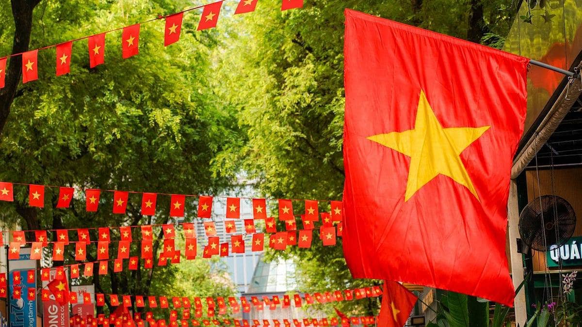 Lãi Suất và Chứng Khoán: Giải Mã Mối Quan Hệ Bí Ẩn giữa TPCP 10Y và VN-INDEX