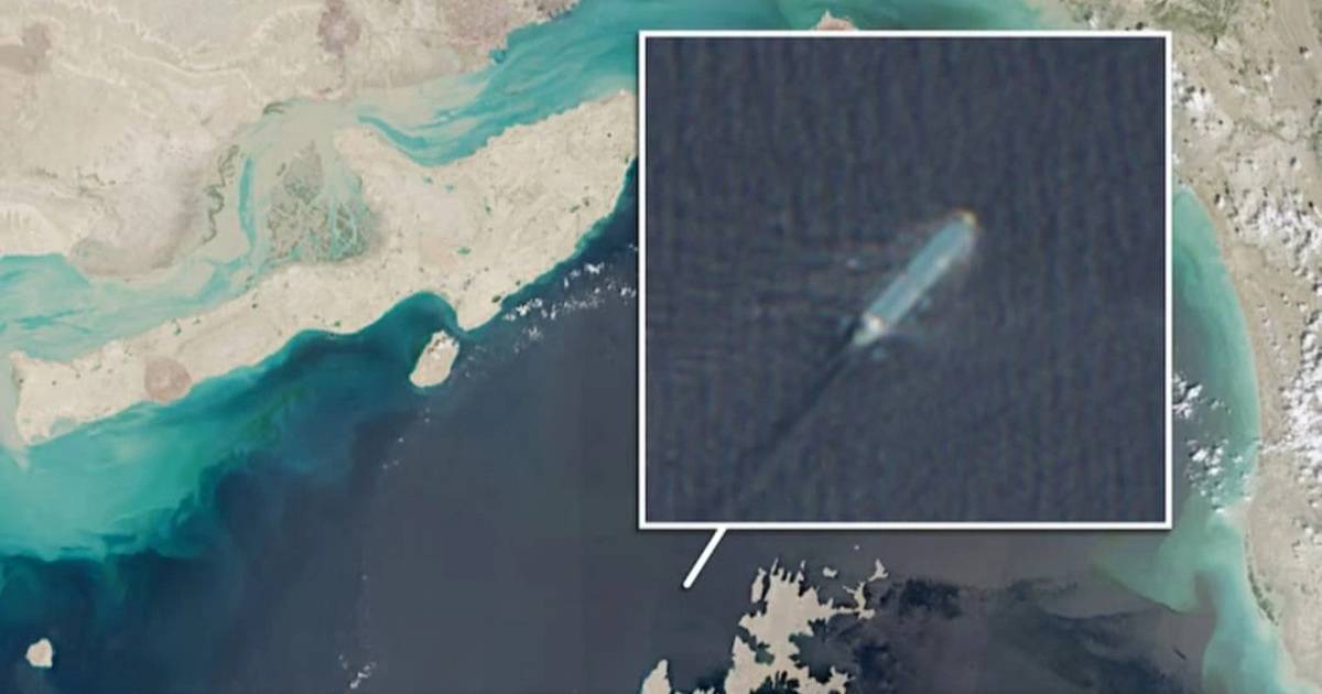 Lộ diện 2 tàu đầu tiên chở hơn 100.000 tấn hàng vượt eo biển Hormuz sau lệnh ngừng bắn