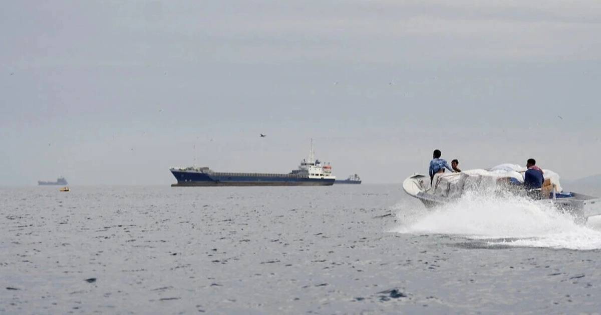 Iran cảnh báo “đóng cửa toàn diện” Vùng Vịnh: Leo thang căng thẳng trước giờ G phong tỏa của Mỹ