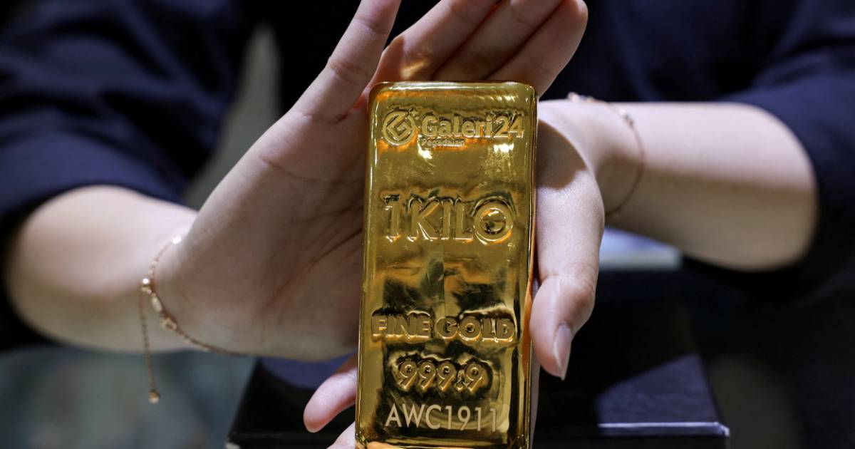 Ngân hàng trung ương ồ ạt bán vàng: Dấu hiệu đảo chiều hay chỉ là “xả hàng” tạm thời?