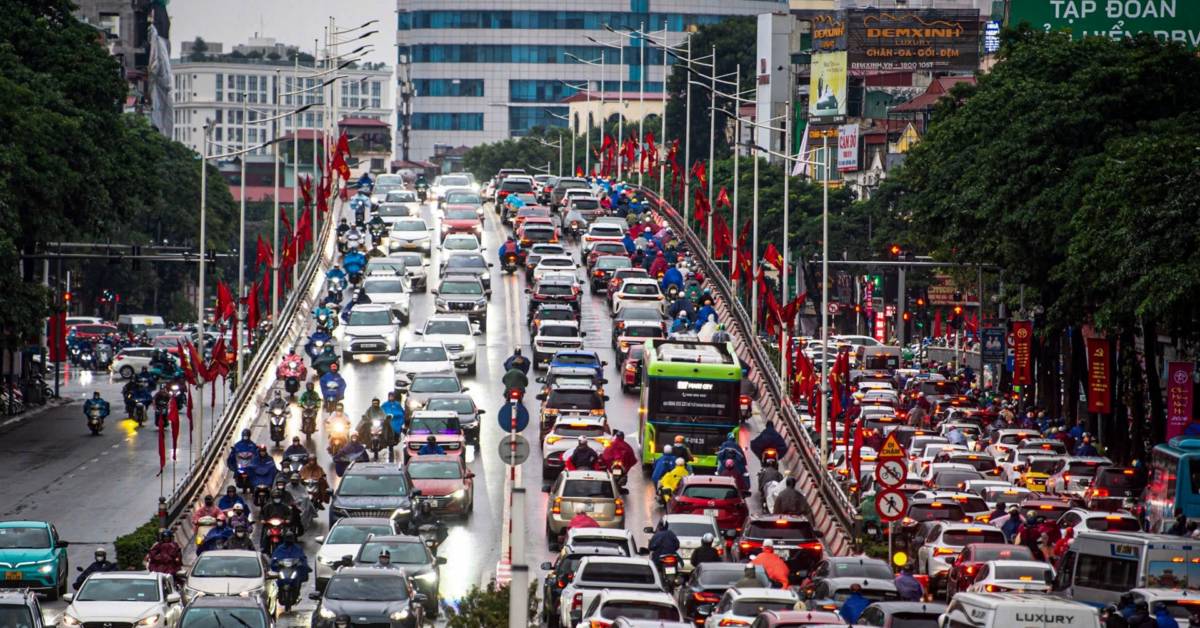 Cử tri Hà Nội kiến nghị hạn chế phương tiện cá nhân vào một số khu vực trung tâm