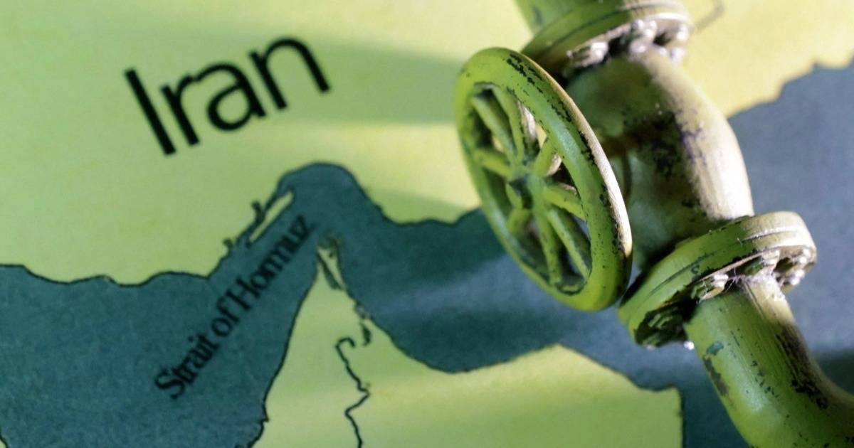 72 giờ nghẹt thở ở Hormuz: Giá dầu “lật mặt”, 20.000 thủy thủ mắc kẹt giữa bão lửa