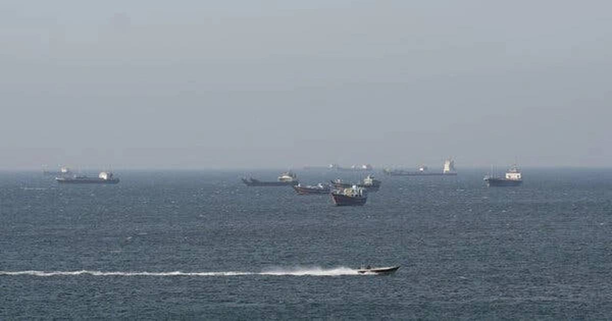 Mỹ siết Hormuz: 27 tàu buộc quay đầu, lần đầu nổ súng chặn tàu Iran