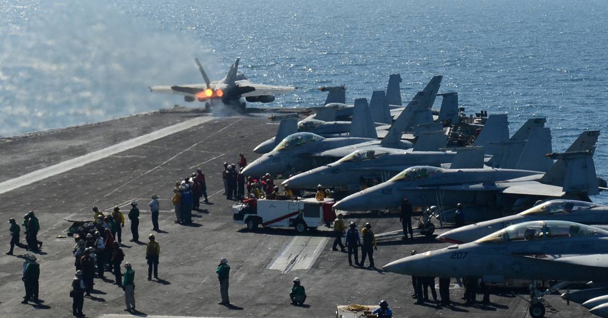 Mỹ chuẩn bị tấn công bất ngờ Iran? Dàn tàu sân bay khổng lồ áp sát Vịnh Ba Tư