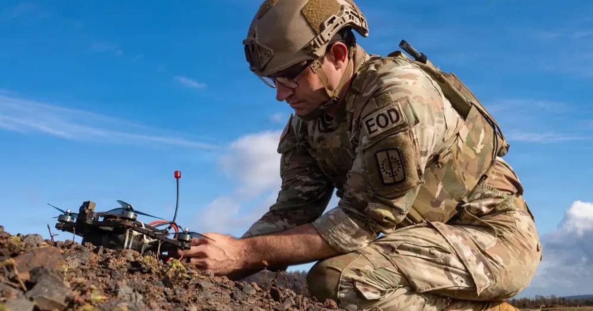 Đô đốc Mỹ cảnh báo: Washington có thể thua trong chiến tranh tương lai nếu thiếu vũ khí giá rẻ