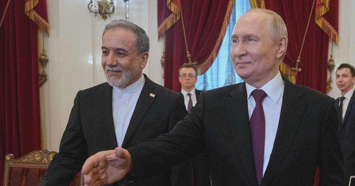 Ông Putin hé lộ thông điệp từ lãnh tụ tối cao Iran giữa căng thẳng leo thang