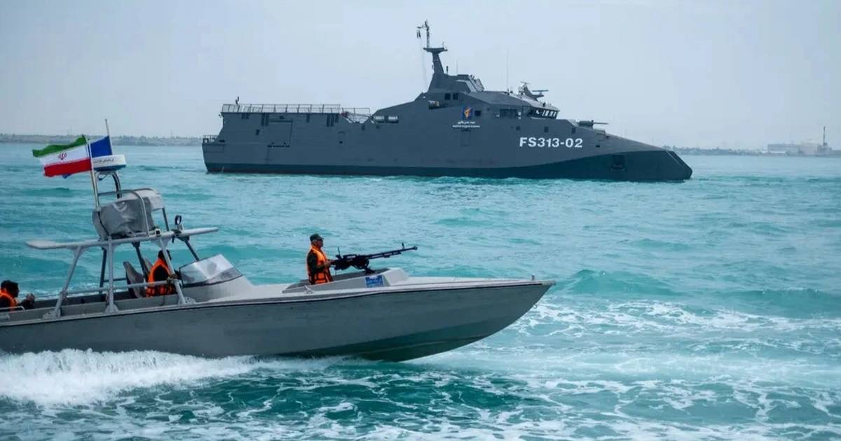Trận địa tên lửa Iran dọc eo biển Hormuz đe dọa tàu chiến Mỹ