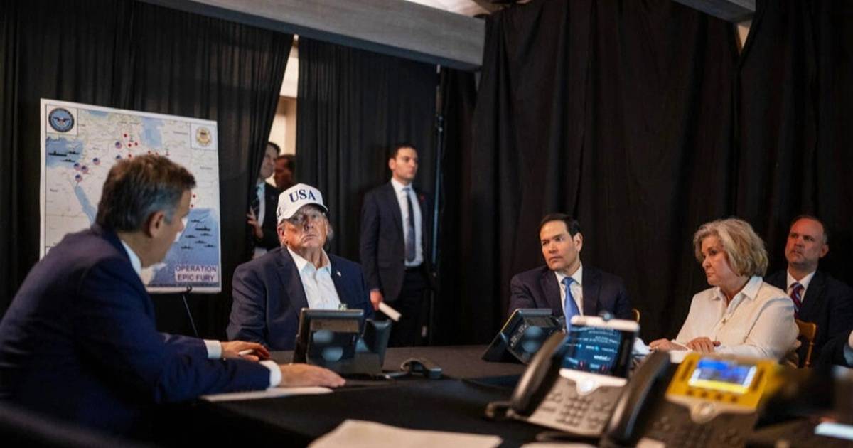 Ông Trump họp khẩn giữa đêm, Mỹ sắp tung đòn quân sự cực mạnh vào Iran?