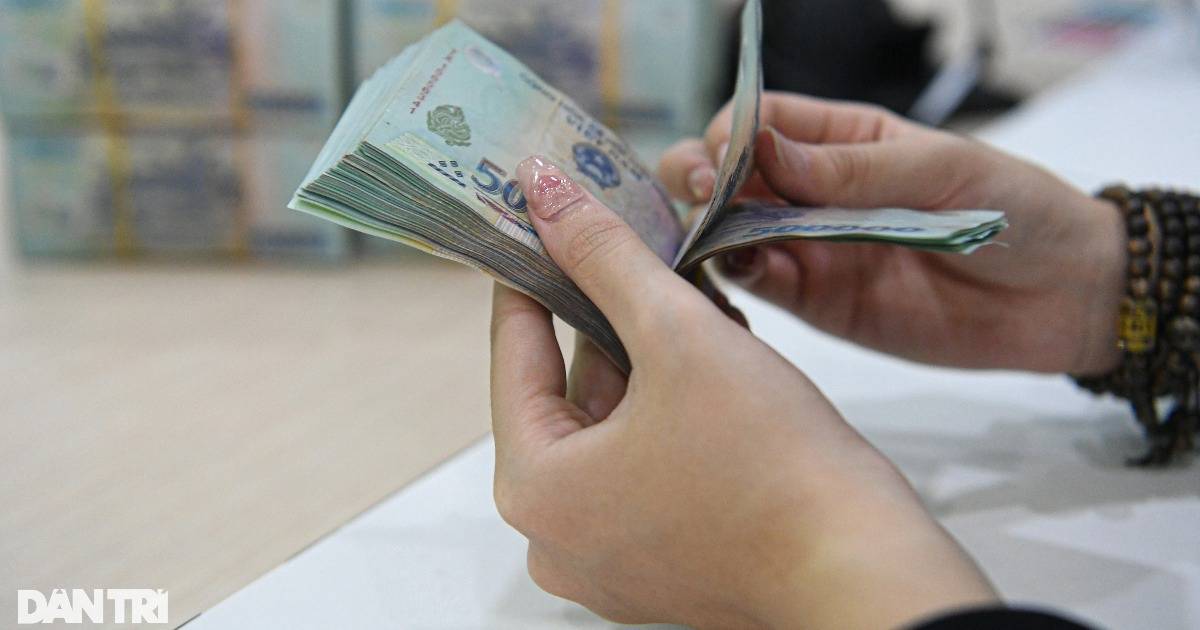Sacombank bất ngờ quay đầu giảm mạnh lãi suất tiết kiệm sau đợt tăng nóng