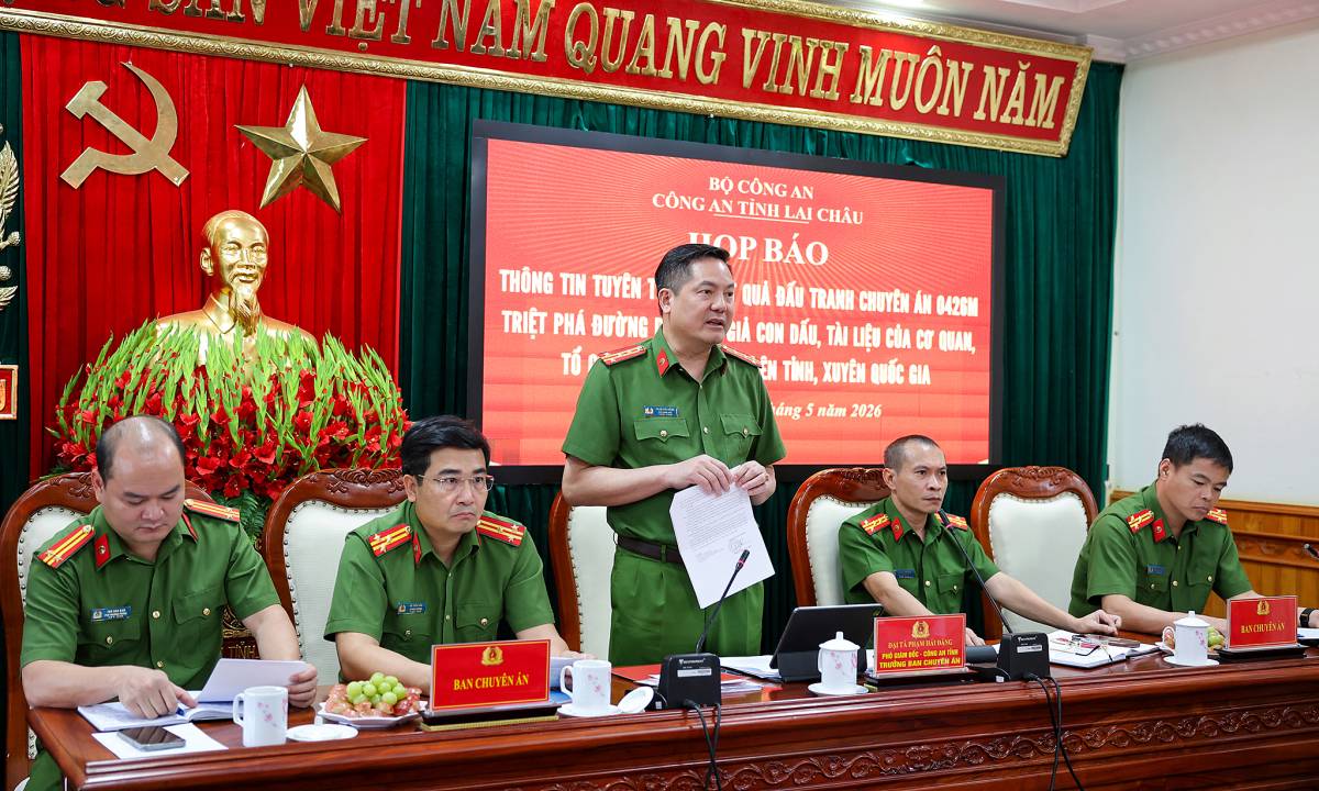 Quản lý cửa hàng Petrolimex bán hơn 12.500 lít 'dầu pha xăng' ra thị trường