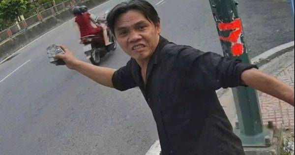 Thua chứng khoán, người đàn ông trút giận bằng cách đập phá hàng loạt tủ đổi pin VinFast
