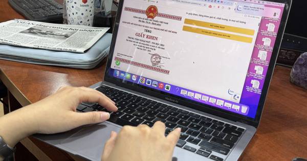 Công an TP.HCM cảnh báo: Đừng dại đăng giấy khen của con lên Facebook