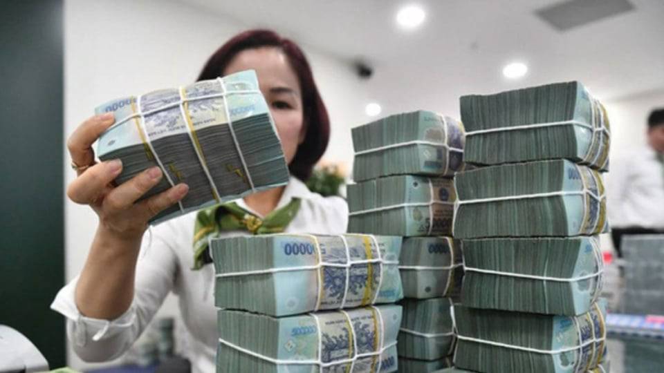 Hàng trăm nghìn tỷ đồng “để không”: tín hiệu gì từ doanh nghiệp Việt?