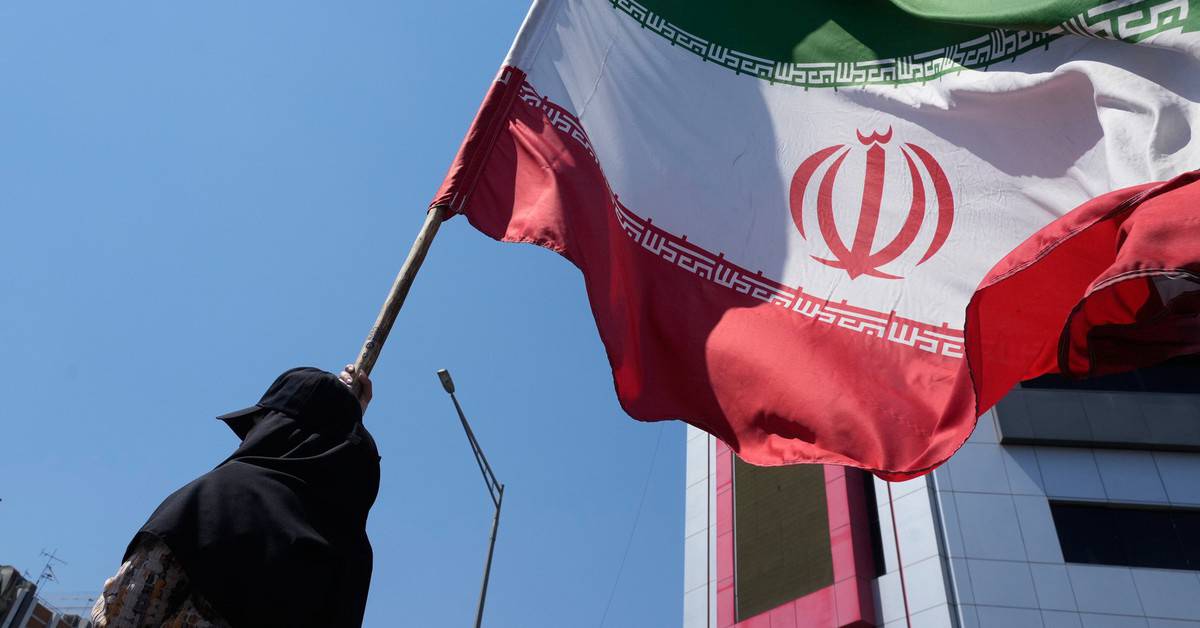 Khăng khăng đòi ký thỏa thuận đúng ngày sinh nhật, ông Trump bị Iran chỉ trích