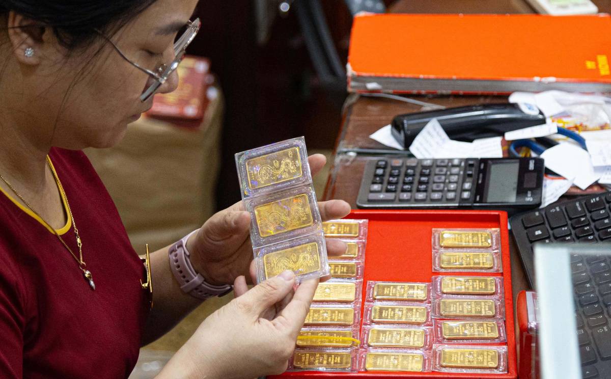 Vàng tăng giảm 'shock' nên mua hay bán?