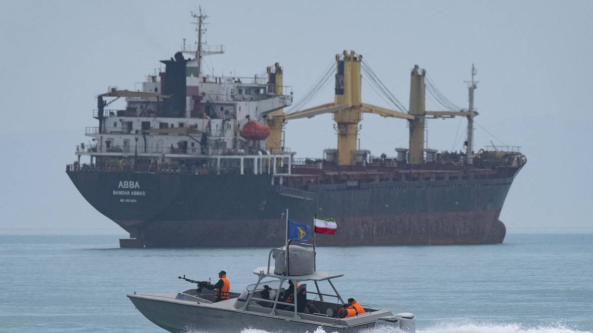 Tình báo Mỹ lo ngại Iran 'có thể đóng Hormuz bất cứ lúc nào'