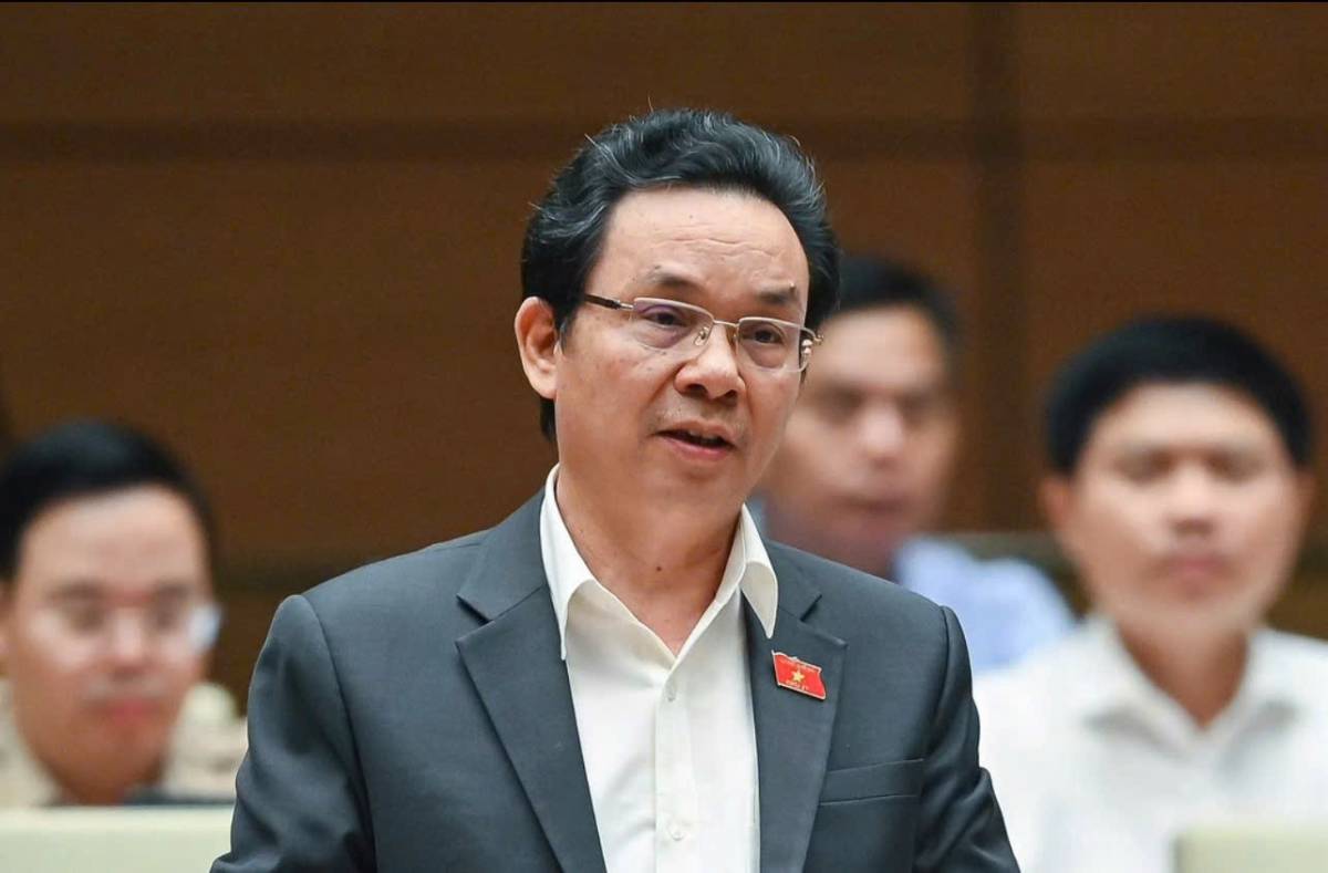 Lãi một vụ buôn đất bằng 10 năm mở nhà máy, doanh nghiệp đương nhiên bỏ sản xuất để lao vào "ôm đất"