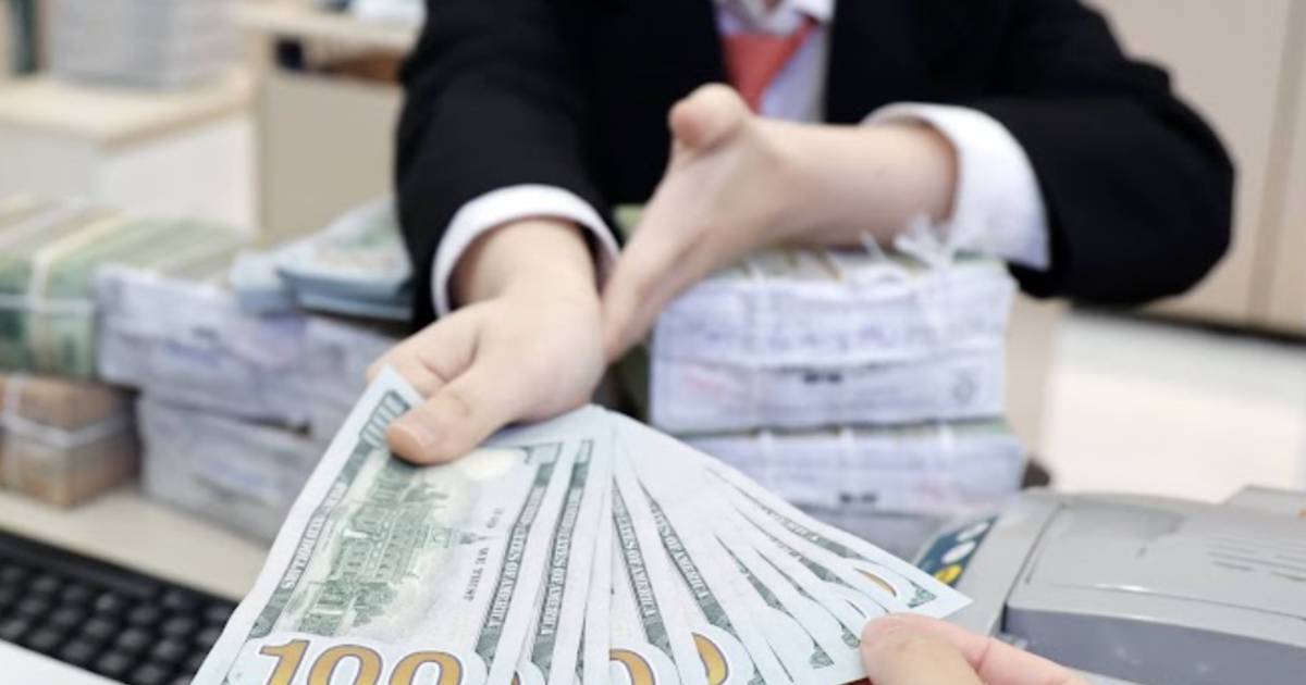 USD tự do tăng sốc, nhập siêu gần 17 tỷ USD: Áp lực tỷ giá mới chỉ bắt đầu?