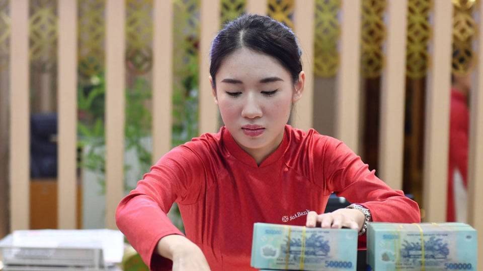 CASA lao dốc, ngân hàng đang chạy đua giữ nguồn vốn rẻ bằng cách nào?