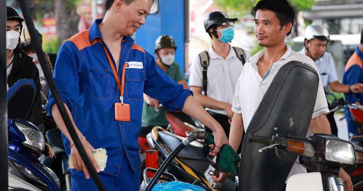 Chính phủ kiên cường chống bão xăng dầu