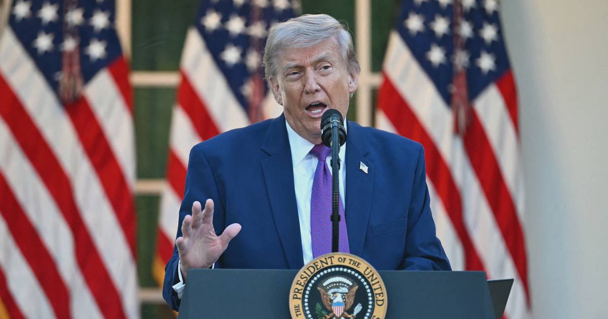 Ông Trump ra tối hậu thư về giá xăng