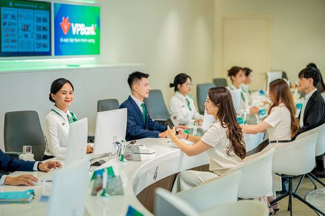 Lãi Suất Huy Động Tăng Trở Lại: VPBank Đặt Mục Tiêu “Triệu Tỷ” – Tham Vọng Lớn Hay Áp Lực Lợi Nhuận?
