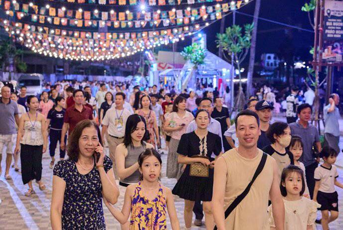 Vui-Fest Cát Bà phiên bản 2026 hoạt động cả ngày lẫn đêm có gì “hot”?