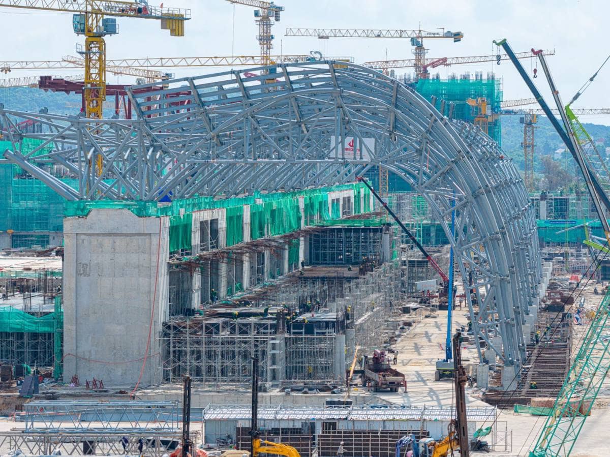 Mái thép của Trung tâm Hội nghị APEC nặng tương đương 100 máy bay Boeing