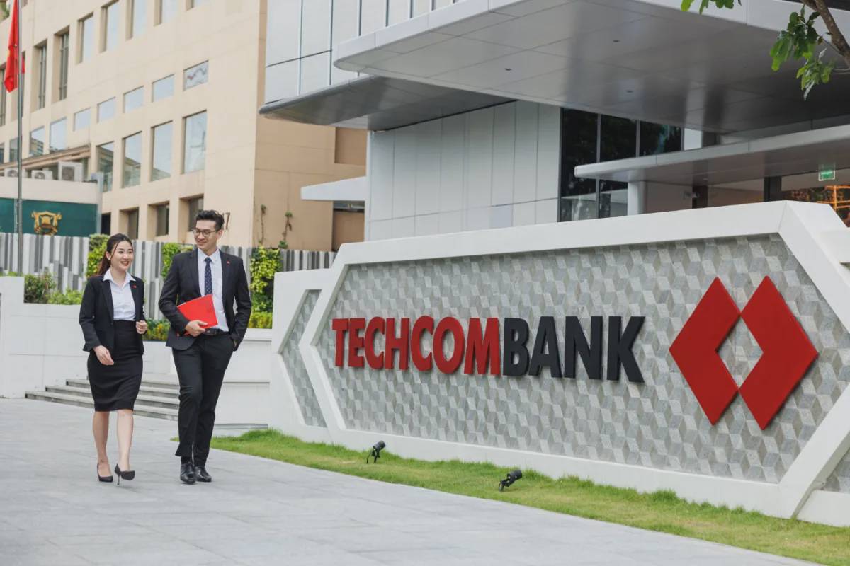 TCB thủng đáy liên tục - khối ngoại bán ròng 180 tỷ: Cổ phiếu yếu nhất dòng ngân hàng đang phát tín hiệu gì?
