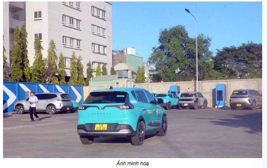 Bắt tay tỷ phú Phạm Nhật Vượng, PVOIL tăng tốc chuyển đổi, biến 460 cây xăng thành trạm sạc điện