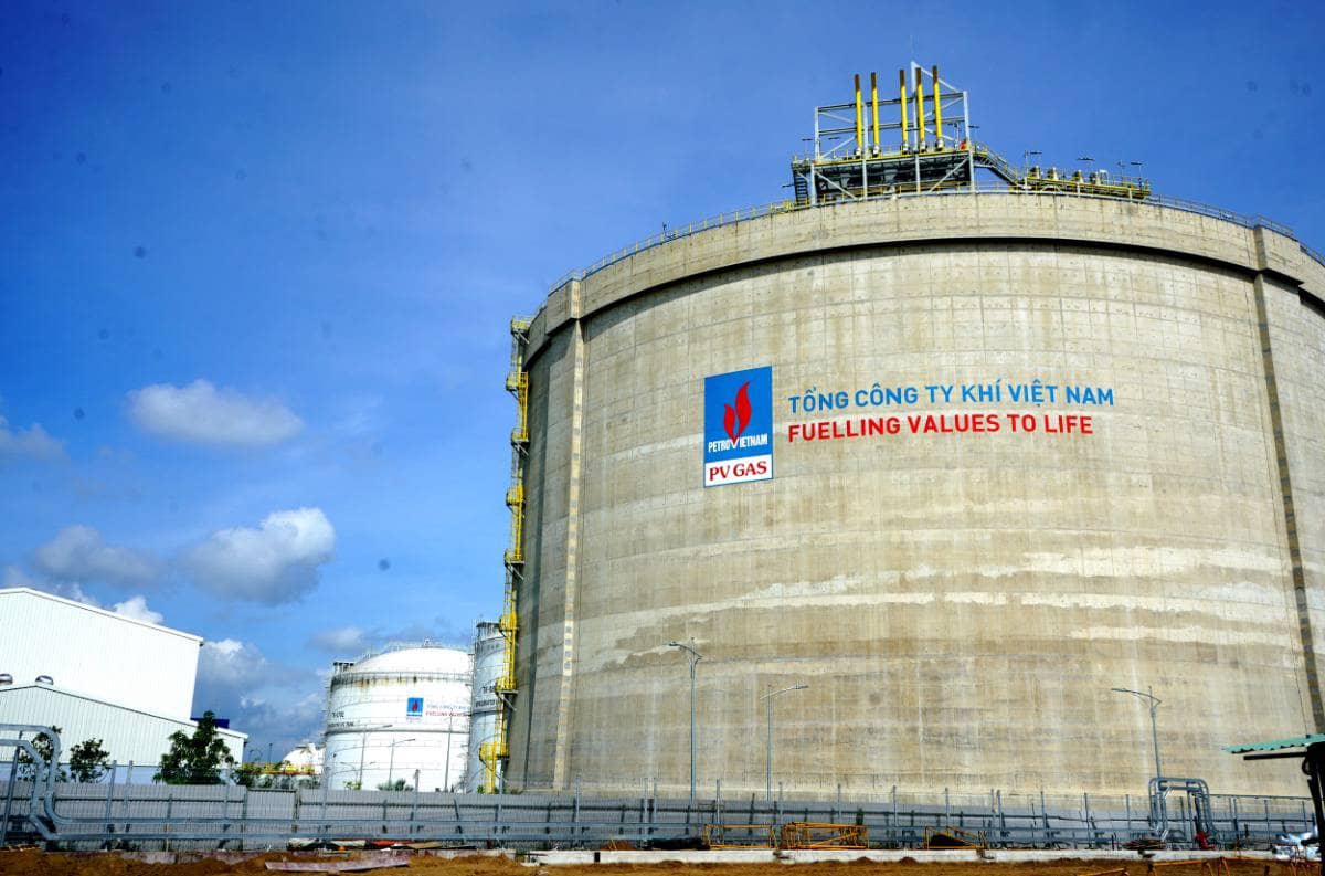 GAS nhập thêm LNG nhưng cổ phiếu vẫn lao dốc gần 40%: “Ngồi trên núi tiền” hay đang gặp vấn đề lớn?