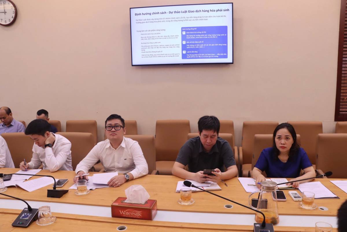 Phát triển thị trường giao dịch hàng hóa phái sinh đối với sản phẩm năng lượng