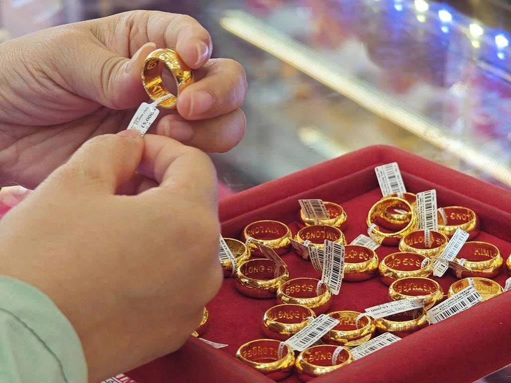 Giá vàng hồi phục trong bối cảnh thị trường đặt cược vào khả năng hạ nhiệt xung đột Mỹ - Iran