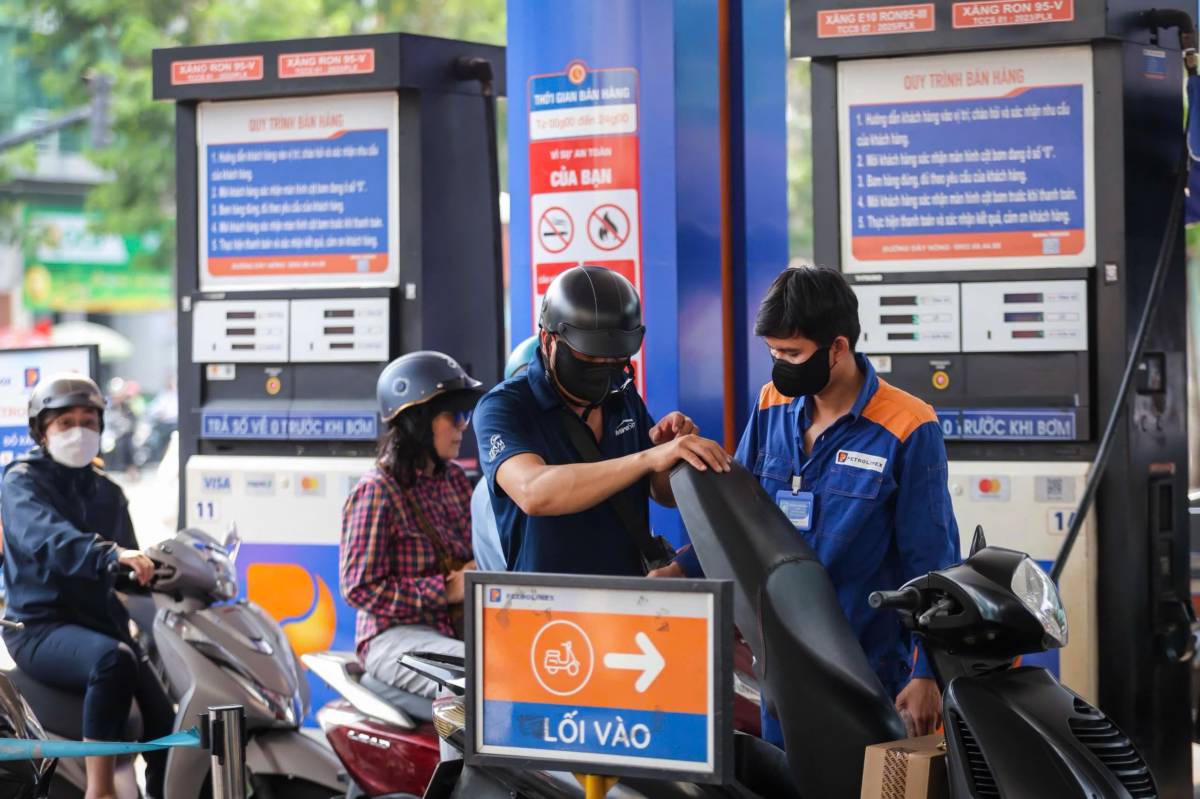 Giá dầu biến động mạnh khi triển vọng thỏa thuận Mỹ - Iran chưa rõ ràng. Giá dầu biến động mạnh trong  ...